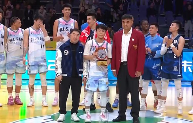 开云体育官网-南区明星队获胜 徐杰35分+单手暴扣斩获MVP